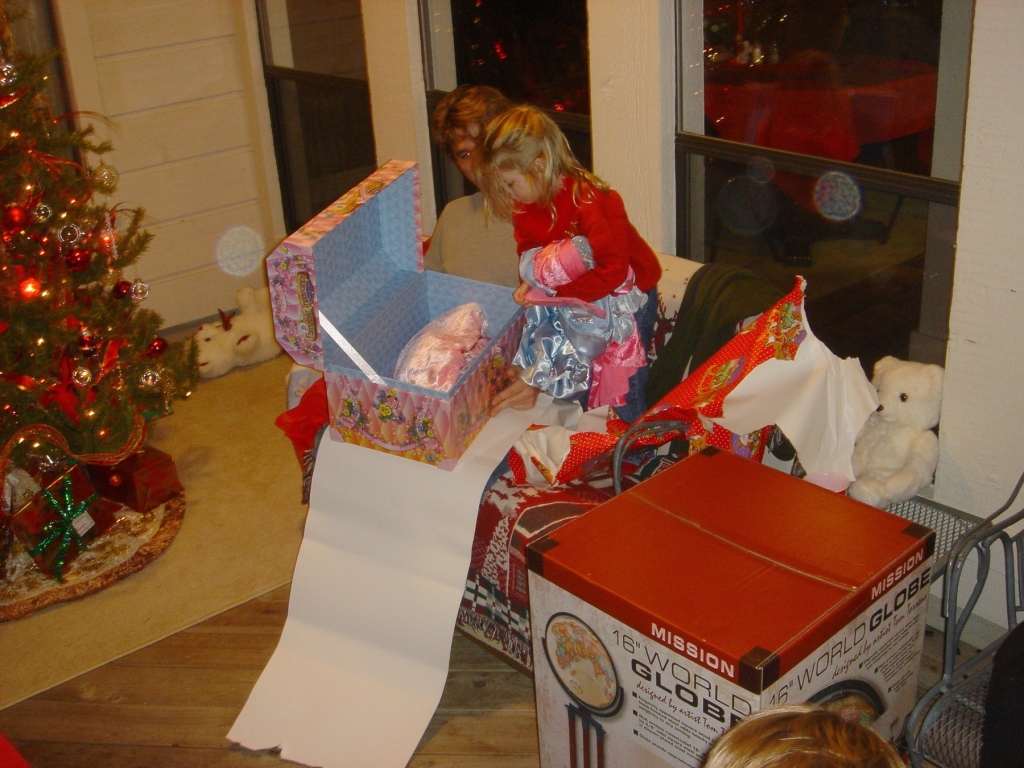 Hildebrand Christmas ScreenSaver/1024x768_2004-12-24-33 Christmas Eve J&J.jpg